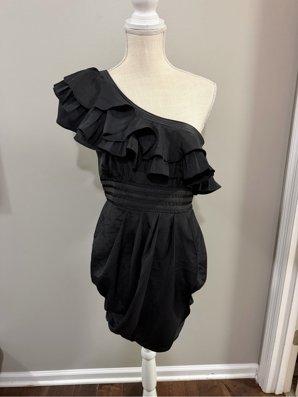 NWT Double Zero One-Shoulder Black Ruffle Cocktail Dress. Size L
